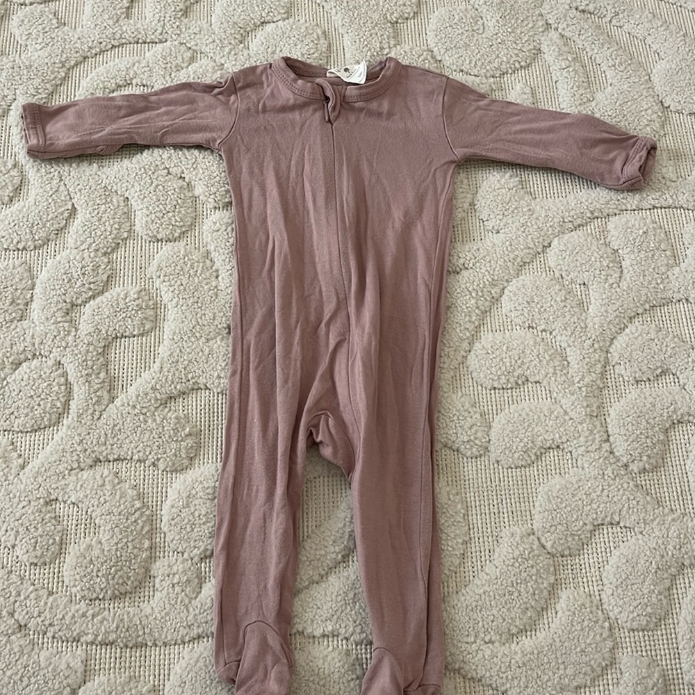 Kate Quinn bamboo footie! Size NEWBORN. Mauve.